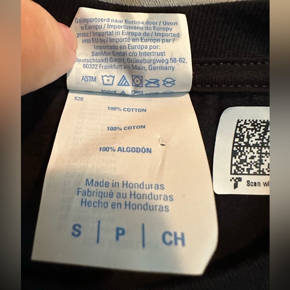 Fun and whimsical tee. ☘️ We ship daily. Size small - Picture 5 of 6